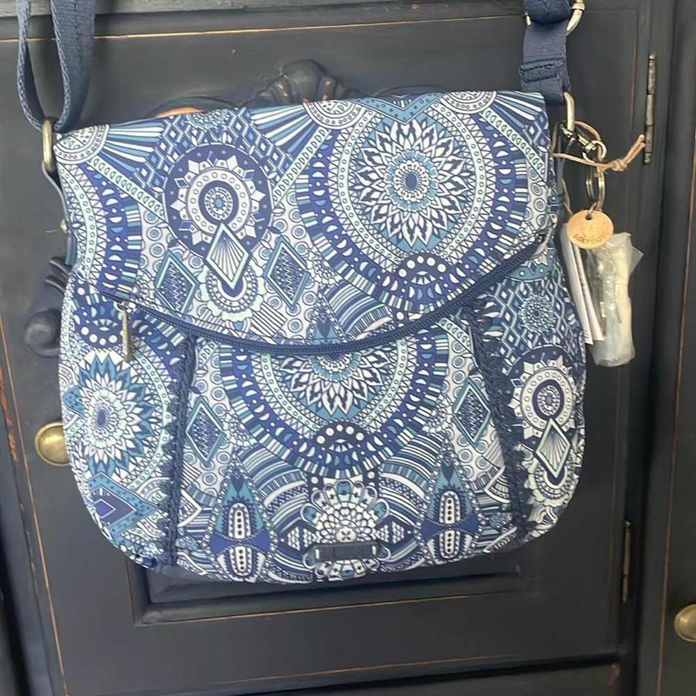 Sakroots nwt blue and white purse, travel bag, diaper bag, work bag